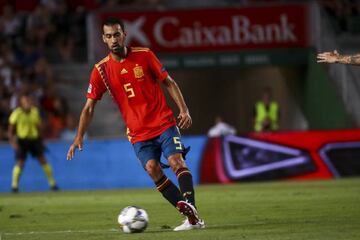 Sergio Busquets, key for Barcelona and Spain's success.
