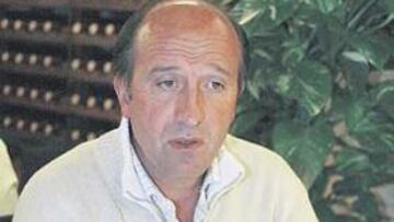 <b>EL RETO ES LLEGAR BIEN A NAVIDAD</b>. AS compartió mesa con Lotina y con el preparador físico del equipo, Eduardo Domínguez. Éste desgranó el plan a seguir en breve. El reto será el ciclo que comenzará tras el partido contra el Alavés y hasta el parón de Navidad. Jugaremos cinco partidos en muy poco tiempo, recordó.