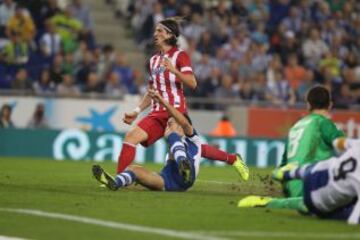 Espanyol-Atlético de Madrid. 1-0. Filipe Luis en el primer gol en propia puerta de Courtois.