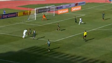 ¿Cuándo entenderán que ya hay VAR? La 'trampa' de Ocampos que acabó en gol de Bolivia