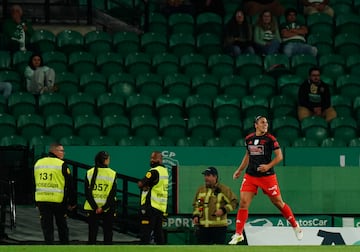 Su equipo actual es el Sport Lisboa e Benfica de la Primera División Femenina de Portugal.