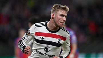 Soccer Football - Europa League - Viktoria Plzen v Manchester United - Doosan Arena, Plzen, Czech Republic - December 12, 2024 Manchester United's Rasmus Hojlund celebrates scoring their second goal REUTERS/Radovan Stoklasa