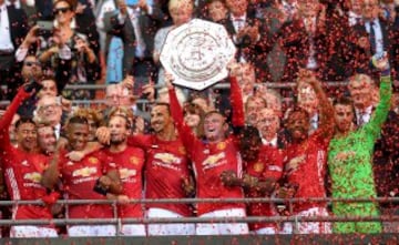 La celebración del Manchester United tras conseguir el Community Shield contra el Leicester.