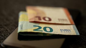 Se guarda un billete de 20 euros, la discoteca le despide tras 18 años y la Justicia le da la razón y 14.175 euros de indemnización