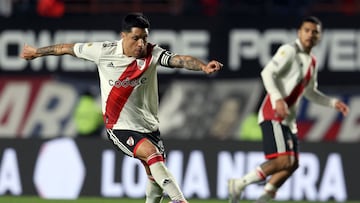 River Plate's midfielder Enzo Perez (L) controls the ball during the Argentine Professional Football League Tournament 2023 match at the Pedro Bidegain stadium in Buenos Aires, on July 8, 2023. (Photo by ALEJANDRO PAGNI / AFP)