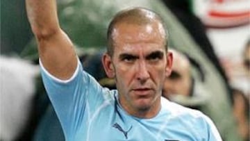 <B>REINCIDENTE.</B> No es la primera vez que Di Canio saluda con el brazo en alto.