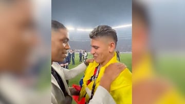 El encuentro se dio tras la consagración del Flamengo en la Copa Libertadores. El exjugador del club, campeón en 2019 con el club brasileño, se acercó a felicitar a saludar al mediocampista en una escena lleno de emoción.