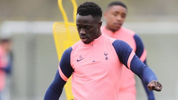 Davinson S&aacute;nchez, defensor del Tottenham, se encuentra con futuro incierto en este final de temporada. Ajax suena, pero creen que es poco probable