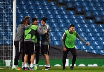 Falcao entrena en Manchester para el duelo de Champions