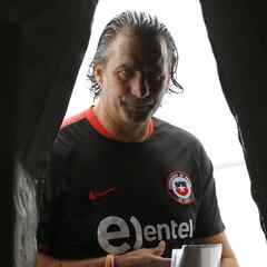 Pizzi se diferencia de Sampaoli y alaba a Suárez y Cavani