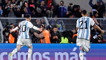 AMDEP9075. BUENOS AIRES (ARGENTINA), 07/09/2023.- Lionel Messi de Argentina celebra su gol hoy, en un partido de las Eliminatorias Sudamericanas para la Copa Mundial de Fútbol 2026 entre Argentina y Ecuador en el estadio Más Monumental en Buenos Aires (Argentina). EFE/ Juan Ignacio Roncoroni
