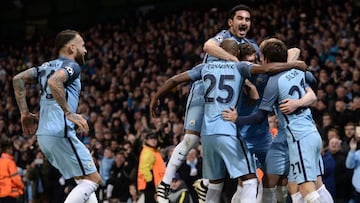 De Bruyne comanda el gran triunfo de City de Bravo sobre Barcelona