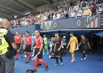 Salida al terreno de juego del Leganés y del Atlético de Madrid. 