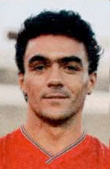 Jugó con el Real Madrid la temporada 1984-85 y con el Castilla desde 1985 hasta 1988. Vistió la camiseta del Mallorca tres temporadas entre 1988 y 1991.