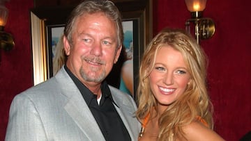 Ernie Lively y Blake Lively asisten al estreno de "The Sisterhood of the Travelling Pants 2" en el Teatro Ziegfeld el 28 de julio de 2008 en la ciudad de Nueva York.