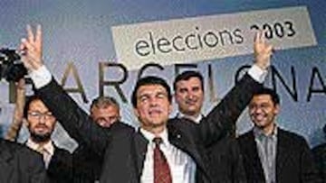 <b>DEL ACTO AL PALCO</B>. Joan Laporta estrenó ayer el cargo de presidente del Barça con una ceremonia y con una victoria valiosa, que sabe a Copa UEFA. El abogado siguió el partido con gran interés y se puso de pie para celebrar el primer gol, de Sorín.