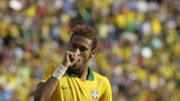 Neymar celebra un gol con la selecci&oacute;n brasile&ntilde;a.
