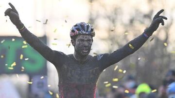 Orts, 15º en el regreso triunfal de Van Aert al ciclocross