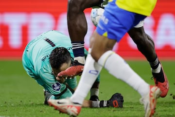 En el minuto 88 de partido se produce la jugada en la que Etienne Vaessen, portero del RKC Waalwijk, recibe en la cabeza el impacto del pie de Brian Brobbey, delantero del Ajax de Amsterdam. El guardameta fue reanimado por las asistencias médicas sobre el terreno de juego.