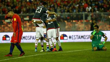 Paraguay festeja el segundo gol ante Chile.