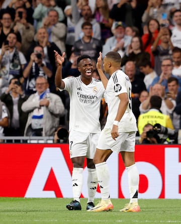 Vinicius y Mbappé, tras el segundo gol.