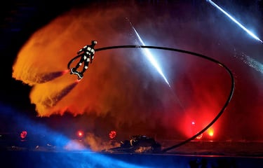 Comenzaron los Juegos del Sureste Asiático, una competición bienal en la que participan los once países de la región y que, en esta edición de 2025, se disputará hasta el 20 de diciembre en Bangkok (Tailandia). Esta espectacular y futurista imagen recoge uno de los  momentos de la ceremonia de apertura en el Estadio Nacional Rajamangala. 