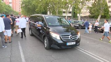 Luis Enrique entró al Bernabéu por el parking y con los cristales tintados