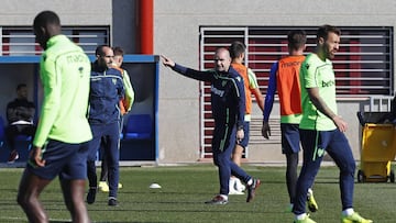 15/12/18 ENTRENAMIENTO DEL LEVANTE 
 
 
 PACO LOPEZ 
 
 