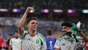 Gabri Veiga celebra el título de la Champions de Asia logrado con el Al Ahli de Arabia Saudí.