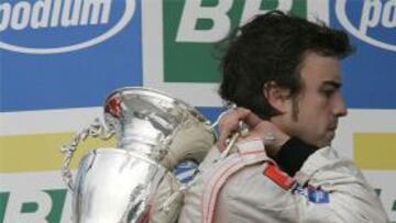 <strong>APOYO.</strong> El grupo de aficionados "La Marea Azul" quiere dejar claro a la FIA su disconformidad con el trato dado a Fernando Alonso.