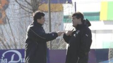 Mendilibar charla con Onésimo.