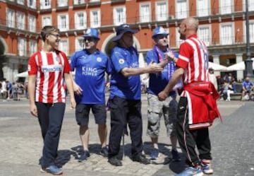 Los seguidores de Leicester disfrutan del sol de Madrid