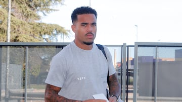 09/01/23 SUPERCOPA DE ESPAÑA VIAJE
SALIDA DEL VALENCIA CF 
-  JUSTIN KLUIVERT