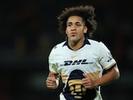 Adalberto Carrasquilla of Pumas during the 12th round match between Pumas UNAM and Guadalajara as part of the Liga BBVA MX, Torneo Apertura 2025 at Olimpico Universitario Stadium, on October 05, 2025 in Mexico City, Mexico.