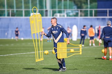 Gaizka Garitano en un entrenamiento semanal en la Ciudad Deportiva.