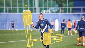 Gaizka Garitano en un entrenamiento semanal en la Ciudad Deportiva.