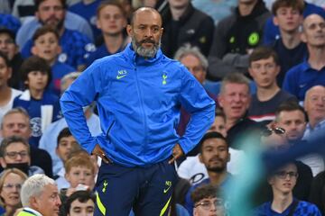 Tottenham Hotspur's Portuguese Head Coach Nuno Espirito Santo watches from the touchline during the pre-season friendly football match between Chelsea and Tottenham Hotspur at Stamford Bridge in London on August 4, 2021. (Photo by Glyn KIRK / AFP) / RESTRICTED TO EDITORIAL USE. No use with unauthorized audio, video, data, fixture lists, club/league logos or 'live' services. Online in-match use limited to 75 images, no video emulation. No use in betting, games or single club/league/player publications. / 