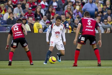 El América y los Xolos de Tijuana empataron 2-2 en un entretenido partido amistoso disputado en el Qualcomm Stadium de San Diego, California, que sirvió para que ambos equipos no perdieran actividad durante la Fecha FIFA. Miller Bolaños y Víctor Malcorra pusieron el 0-2 a favor de los fronterizos en la primera mitad, pero 'Las Águilas' volvieron con goles de Alejandro Díaz y Joe Corona, en los segundos finales.