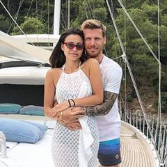 Un desliz de la mujer de Aziz deja al defensa al borde del despido