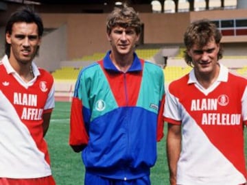 El francés dirigió al Mónaco entre el 87 y 94. En esta foto está acompañado por Mark Hateley y Glenn Hoddle