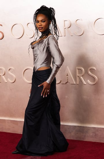 Quenlin Blackwell posa en la alfombra roja del Dolby Theatre.