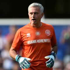 Mou: "Tengo nueva táctica con un defensa y nueve delanteros"