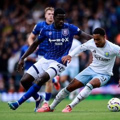 Alex Tuanzebe, exjugador del Manchester United, casi pierde un dedo fregando los platos