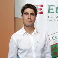 Mikel Landa quiere impulsar un equipo femenino en Álava