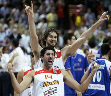 En Polonia, la selección española de baloncesto se enfrentaría en la final a la selección de Serbia. El combinado de Scariolo consiguió alzarse con el oro tras vencer de una forma abultada en la final. 