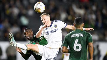 LA Galaxy midfielder Oriol Rosell (16) and Portland Timbers defender Juan Mosquera