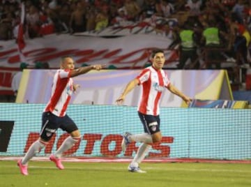 Junior consigue la ventaja del primer partido de la final de la Liga 2-1 ante Nacional.