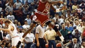 Michael Jordan celebra su m&iacute;tico &#039;The Shot&#039; en Cleveland en mayo de 1989. 