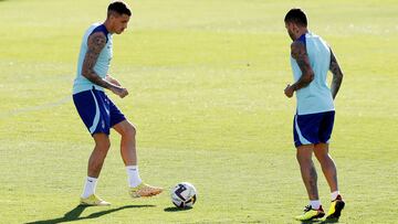 Giménez y Correa en un entrenamiento del Atlético.