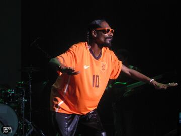 Durante aquella visita al equipo del Galatasaray, Snoop conoció a una de las leyendas del fútbol holandés. Wesley Sneijder, jugador que le regaló la camiseta del Mundial 2010. 